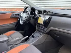 Toyota Auris Touring Sports 1.8 Hybrid Executive thumbnail 4