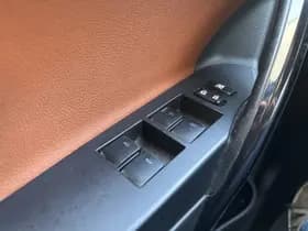 Toyota Auris Touring Sports 1.8 Hybrid Executive thumbnail 6