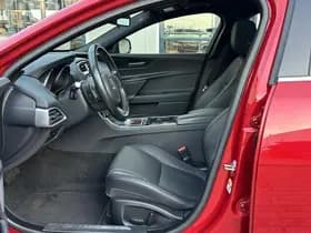 Jaguar XE 2.0 Portfolio thumbnail 37