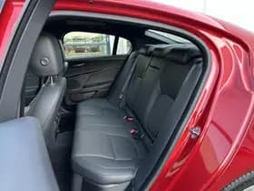 Jaguar XE 2.0 Portfolio thumbnail 38