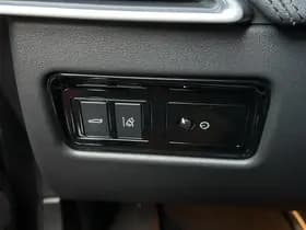 Jaguar XE 2.0 Portfolio thumbnail 42