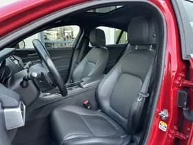 Jaguar XE 2.0 Portfolio thumbnail 7