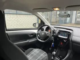 Peugeot 108 1.0 e-VTi Allure thumbnail 41