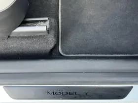 Tesla Model Y Performance AWD 75 kWh thumbnail 30