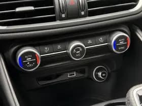 Alfa Romeo Giulia 2.0T Sprint thumbnail 26