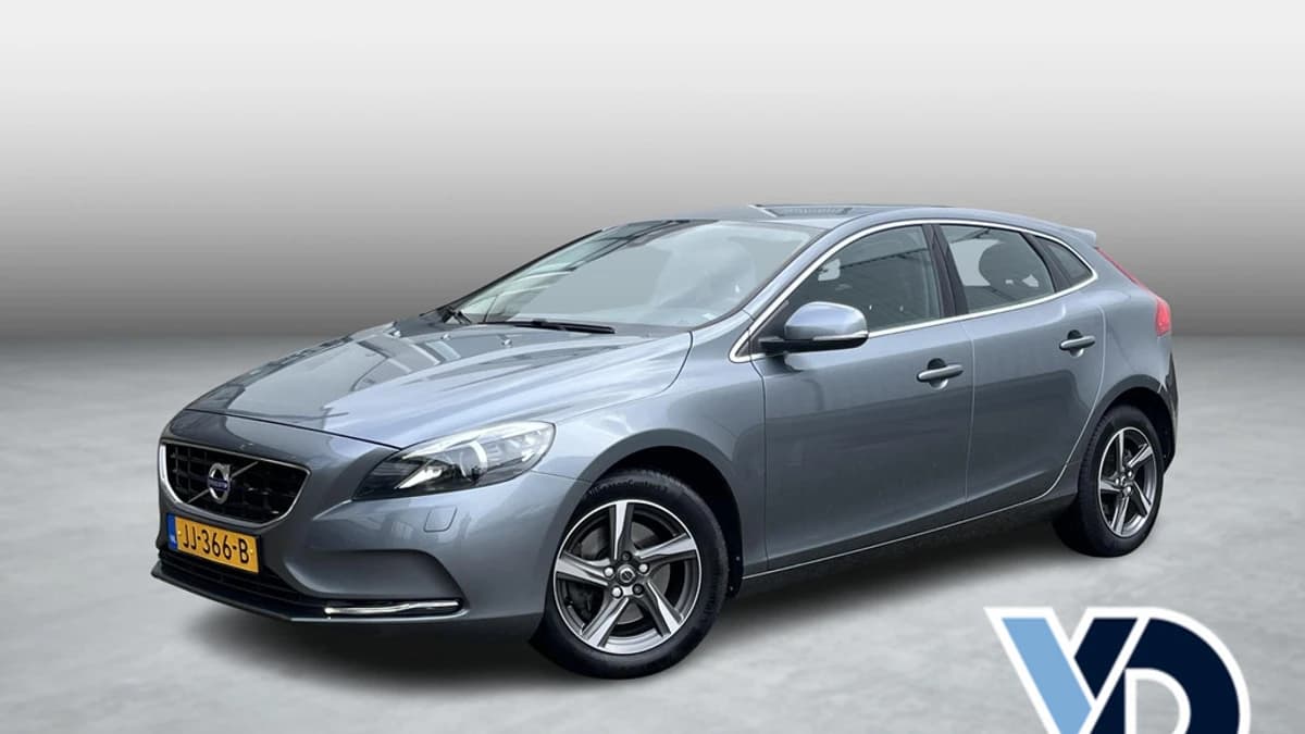 Volvo V40 2.0 T3 Momentum — foto 1
