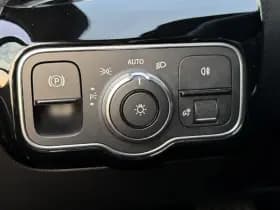 Mercedes-Benz A-Klasse 180 Business Solution AMG thumbnail 42