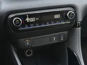 Toyota Yaris 1.5 Hybrid Launch Edition thumbnail 4