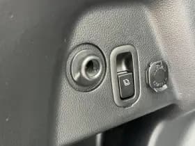 Subaru Forester 2.0 AWD Premium thumbnail 23