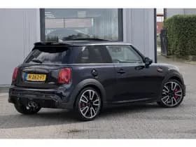 MINI Mini 2.0 John Cooper Works Essential thumbnail 2