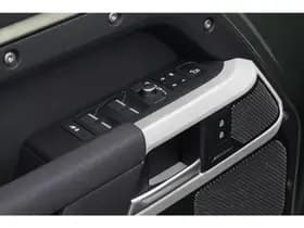 Land Rover Defender 110 2.0 P400e 110 SE thumbnail 12