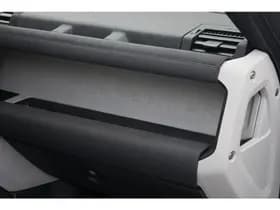 Land Rover Defender 110 2.0 P400e 110 SE thumbnail 26