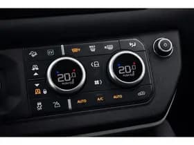 Land Rover Defender 110 2.0 P400e 110 SE thumbnail 32