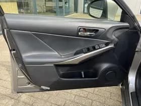 Lexus IS thumbnail 11