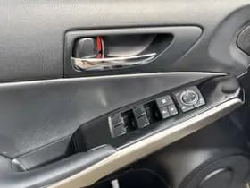 Lexus IS thumbnail 12