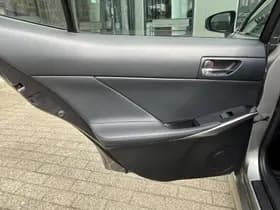 Lexus IS thumbnail 16