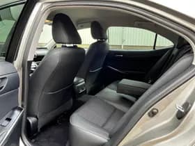 Lexus IS thumbnail 17