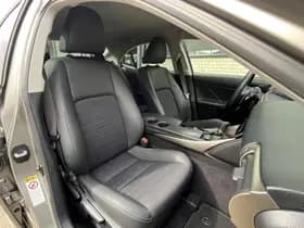 Lexus IS thumbnail 26