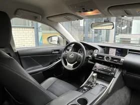 Lexus IS thumbnail 4