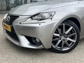 Lexus IS thumbnail 33