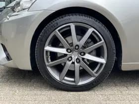 Lexus IS thumbnail 35