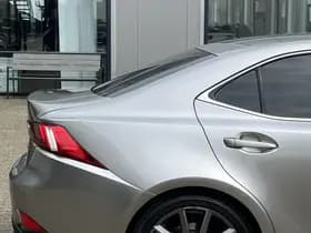 Lexus IS thumbnail 39