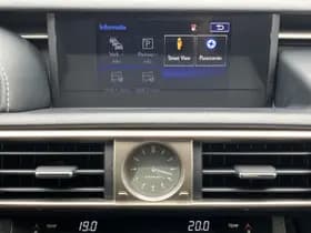 Lexus IS thumbnail 73