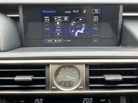 Lexus IS thumbnail 74