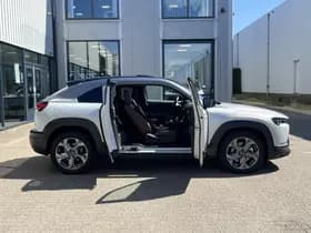 Mazda MX-30 thumbnail 4