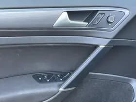 Volkswagen E-Golf thumbnail 13