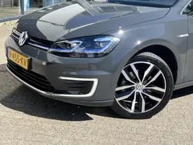 Volkswagen E-Golf thumbnail 31