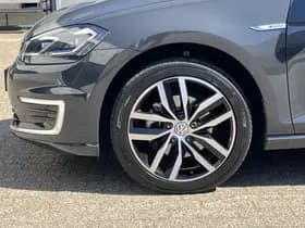 Volkswagen E-Golf thumbnail 33