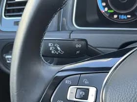 Volkswagen E-Golf thumbnail 47