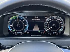 Volkswagen E-Golf thumbnail 57