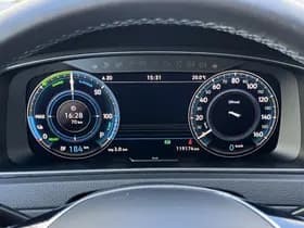 Volkswagen E-Golf thumbnail 59