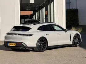 Porsche Taycan thumbnail 2