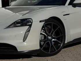 Porsche Taycan thumbnail 16