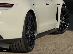 Porsche Taycan thumbnail 41