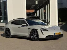 Porsche Taycan thumbnail 42