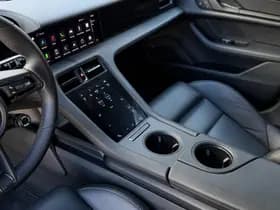 Porsche Taycan thumbnail 43