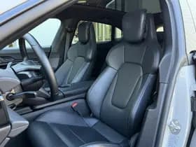Porsche Taycan thumbnail 6