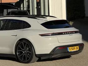 Porsche Taycan thumbnail 56