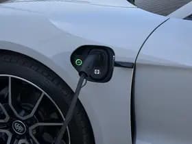 Porsche Taycan thumbnail 60