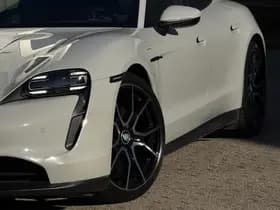 Porsche Taycan thumbnail 9