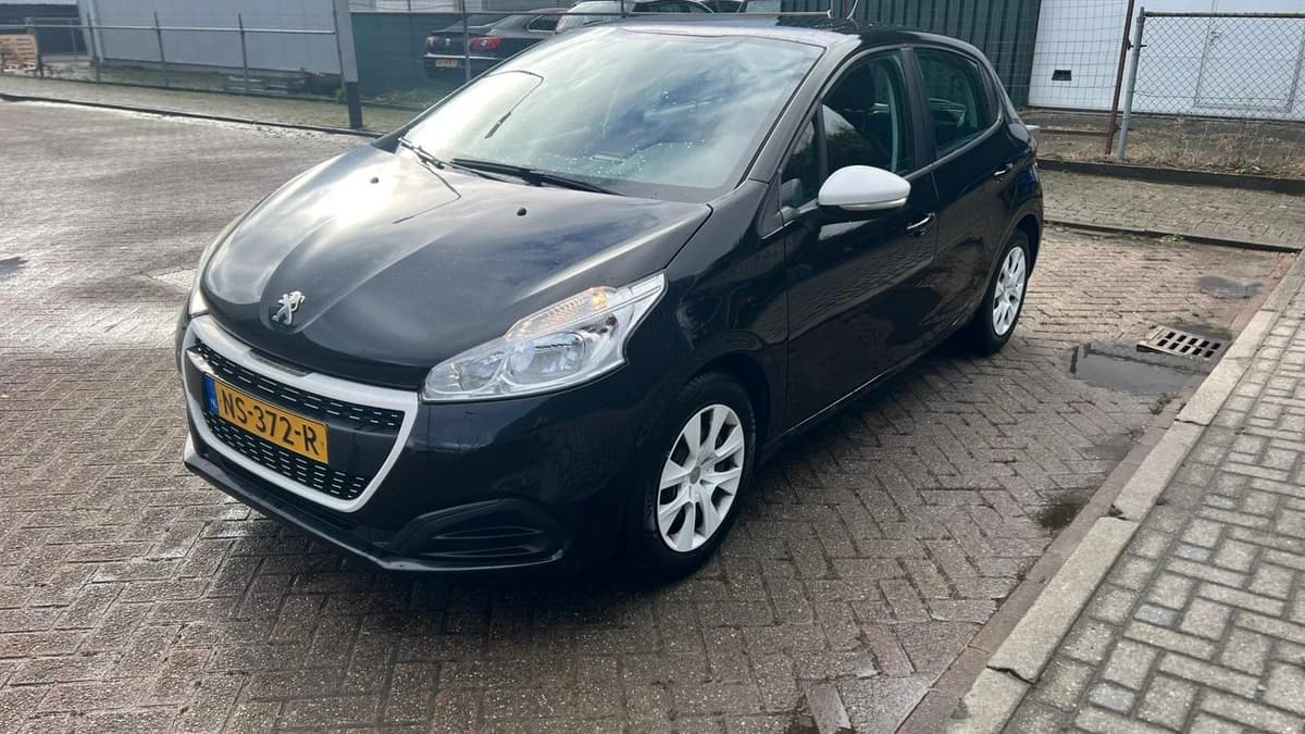 Peugeot 208 — foto 1