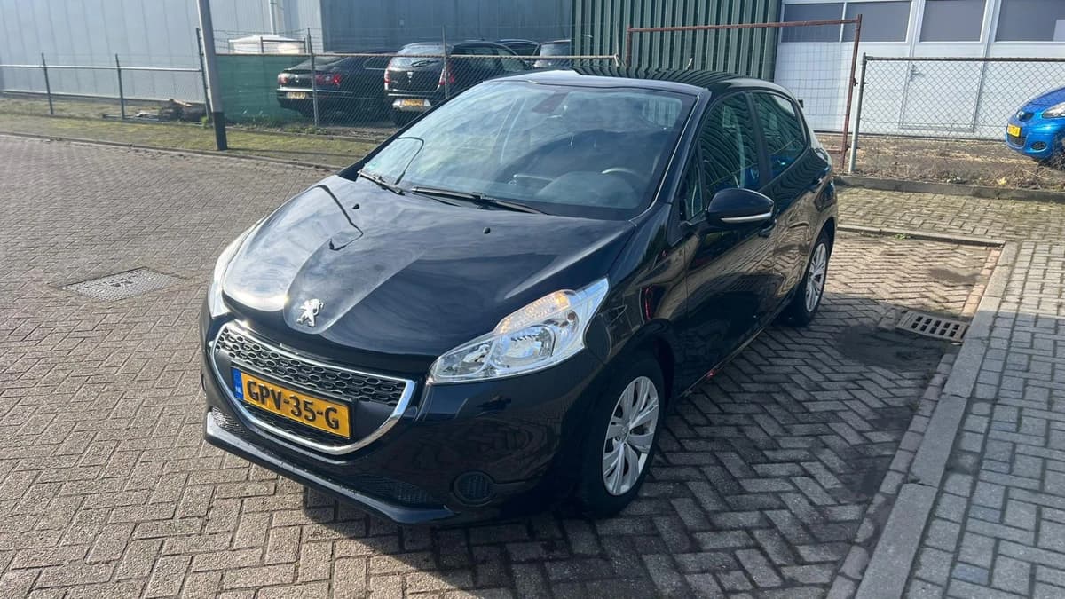 Peugeot 208 — foto 1