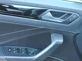 Volkswagen T-Roc thumbnail 35