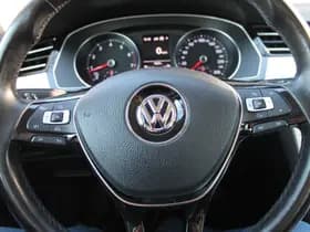 Volkswagen Passat thumbnail 25
