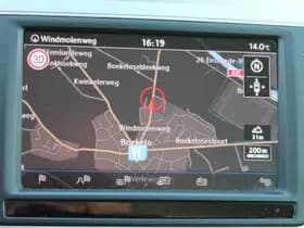 Volkswagen Passat thumbnail 36