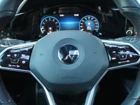 Volkswagen Golf thumbnail 24